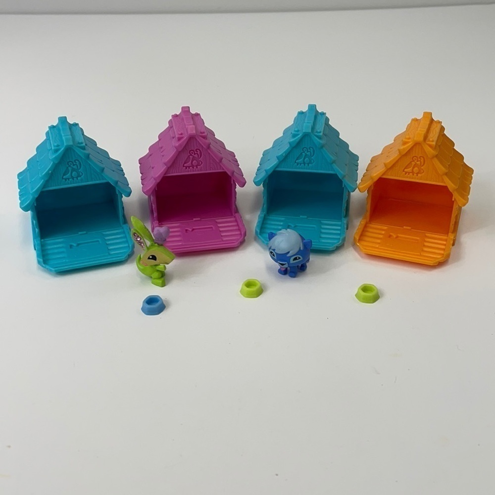 ANIMAL JAM LOT OF 9 items